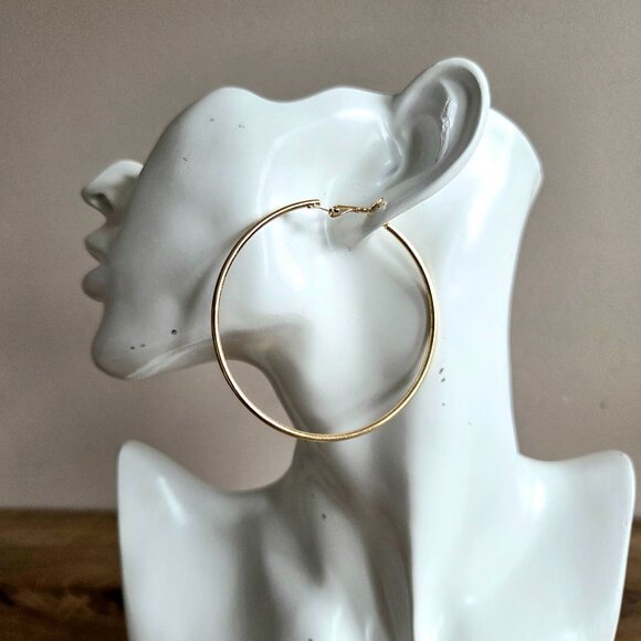 Large gold tone metal loops earrings. - Picture 1 of 3